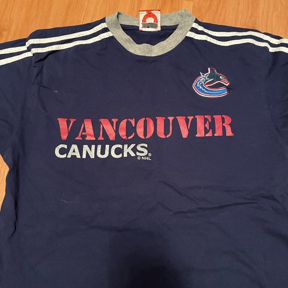 Vintage Vancouver Canucks T-shirt - Picture 2 of 3